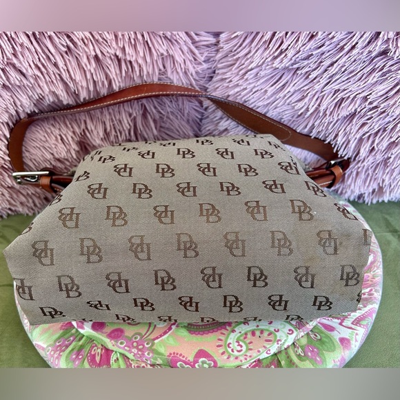 Dooney & Bourke Brown Monogram purse - Picture 5 of 9